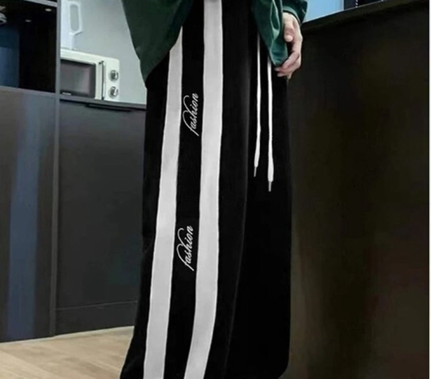 Mack Jonney  Regular Fit  Black Polyster Lycra Trackpant For Men