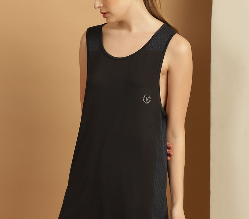 Mack Jonney Solid Black Round Neck Polyester Lycra Half sleeveless Gym Vest For Women